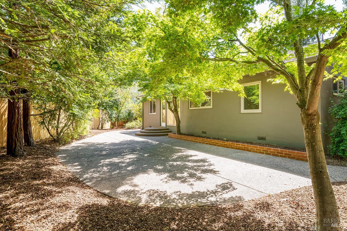 406 Corrillo Drive San Rafael, CA 94903 - Photo 27 of 35