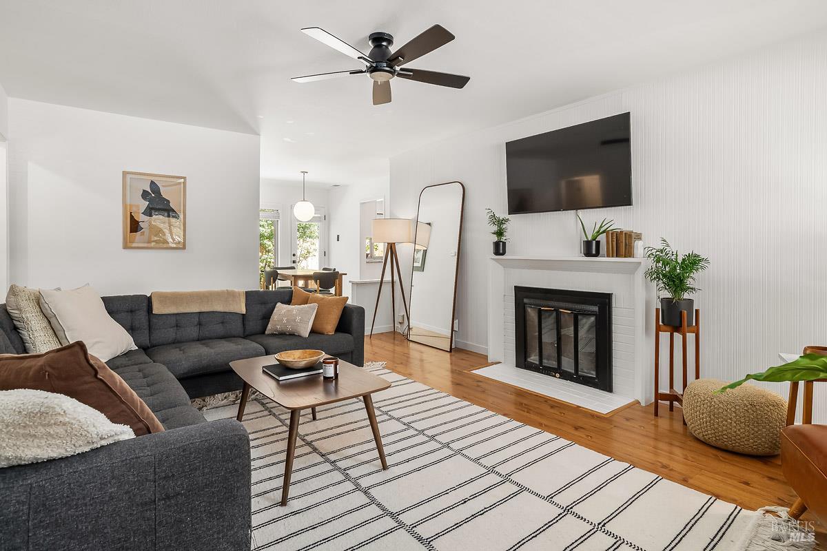 406 Corrillo Drive San Rafael, CA 94903 - Photo 4 of 35