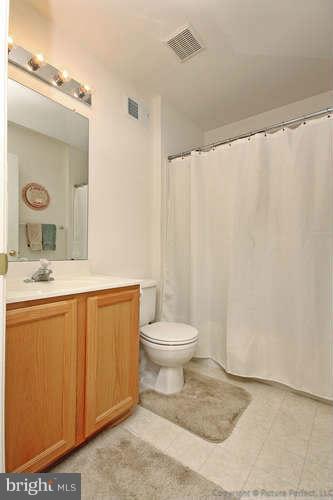 1752 Algonquin Road Frederick, MD 21701 - Photo 19 of 26 Second Floor Full Bath