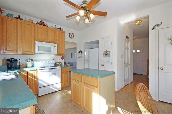 1752 Algonquin Road Frederick, MD 21701 - Photo 6 of 26 Sun Filled Kitchen With Prep Island