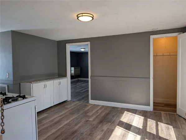 $1,200 | 105 Ontario Street, Rochester, NY 14605