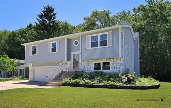 $349,900 | 2401 Mallard Drive, Lindenhurst, IL 60046