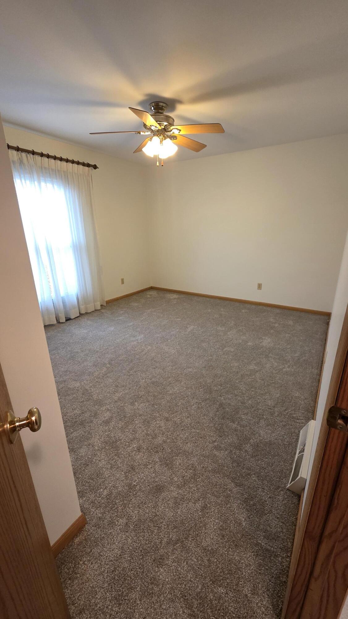 5509 Hilldale Drive Racine, WI 53406 - Photo 11 of 29 Bedroom 1