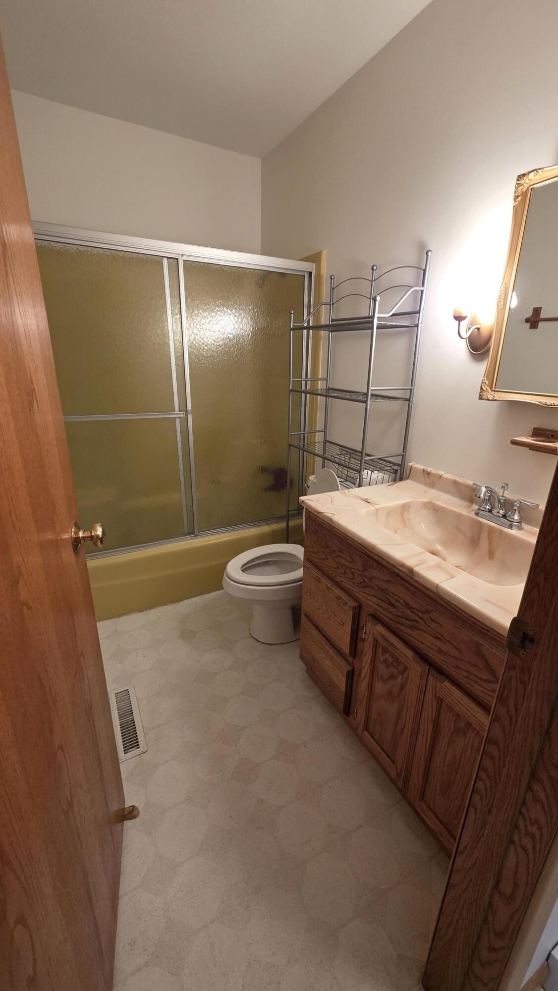5509 Hilldale Drive Racine, WI 53406 - Photo 16 of 29 Bath