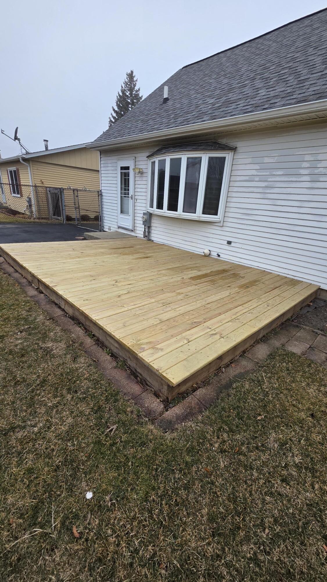 5509 Hilldale Drive Racine, WI 53406 - Photo 19 of 29 New deck