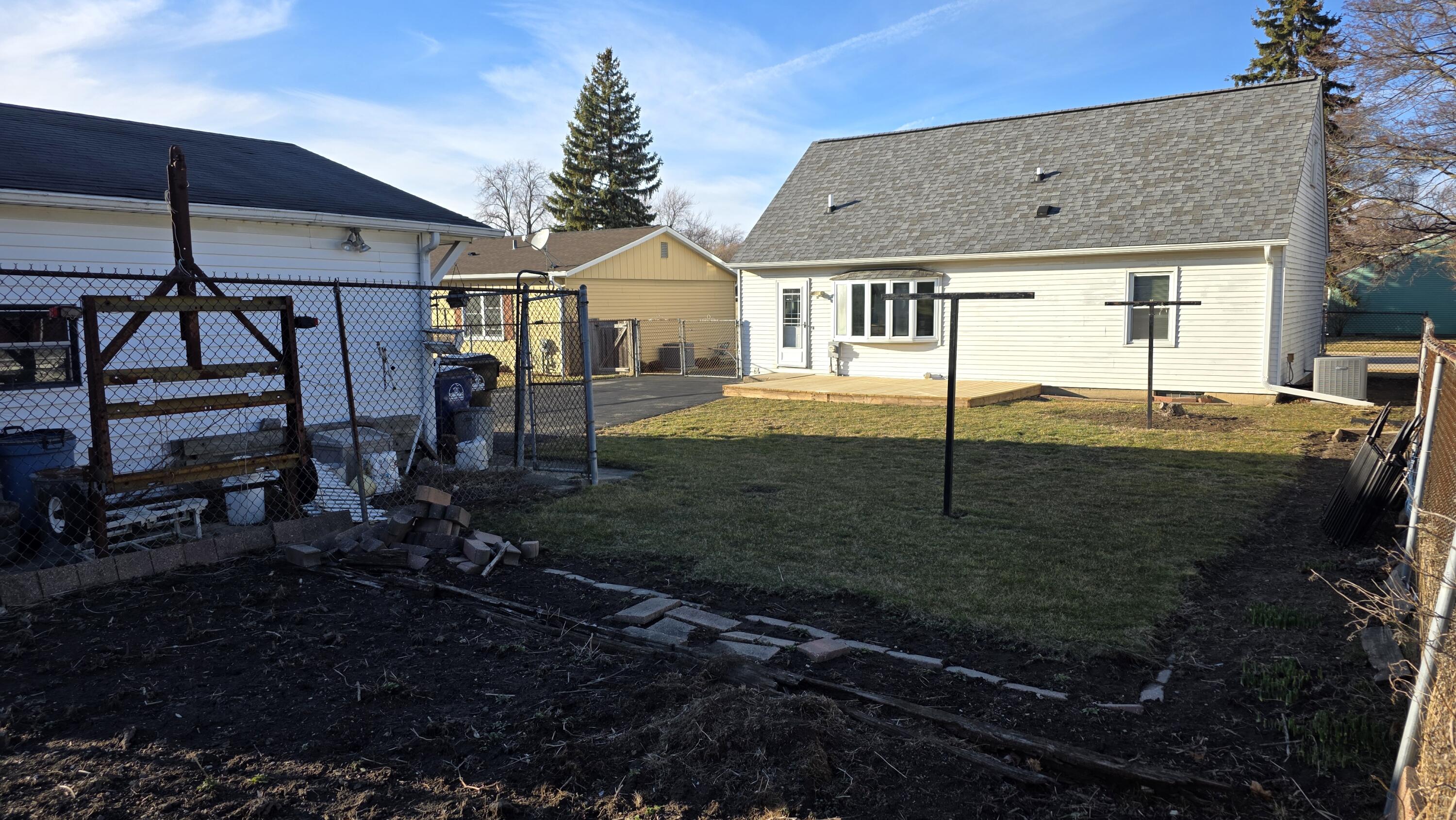 5509 Hilldale Drive Racine, WI 53406 - Photo 2 of 29 Fully Fenced