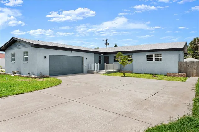 a view of house with a yard