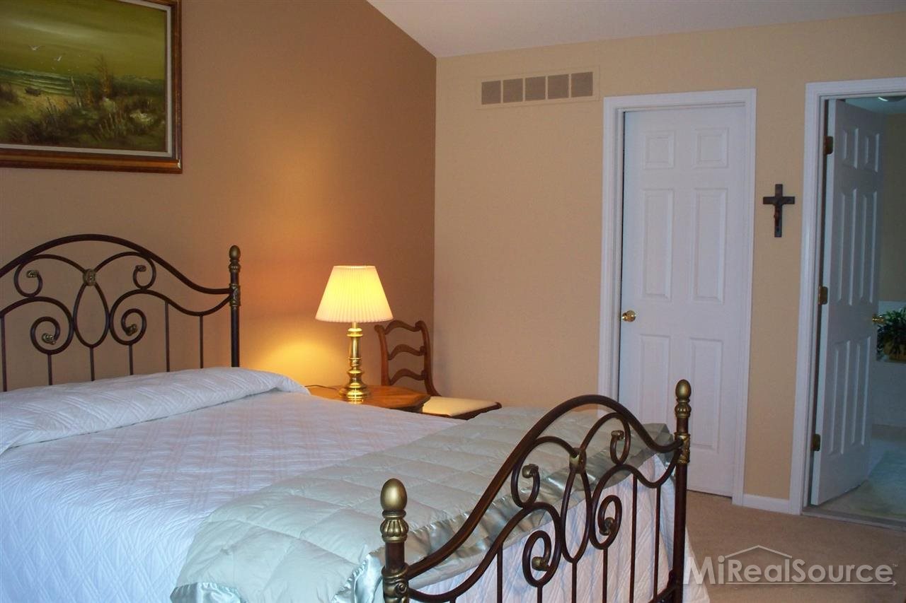 2230 River Road St. Clair, MI 48079 - Photo 15 of 28 31200116-14.JPG