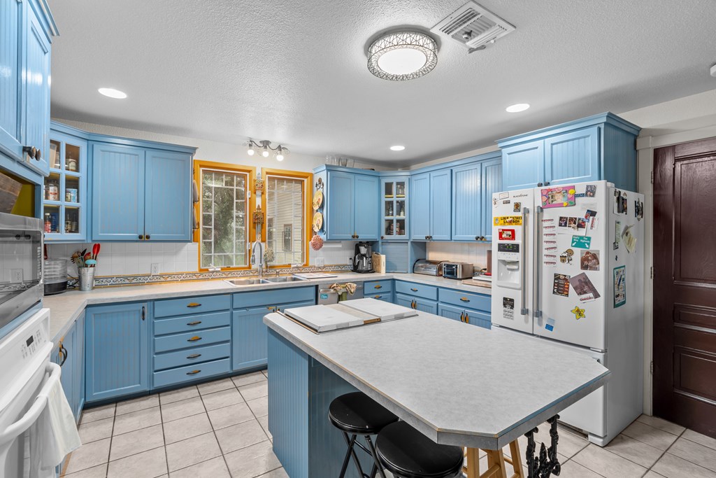 320 Spicer Loop Kerrville, TX 78028 - Photo 10 of 48
