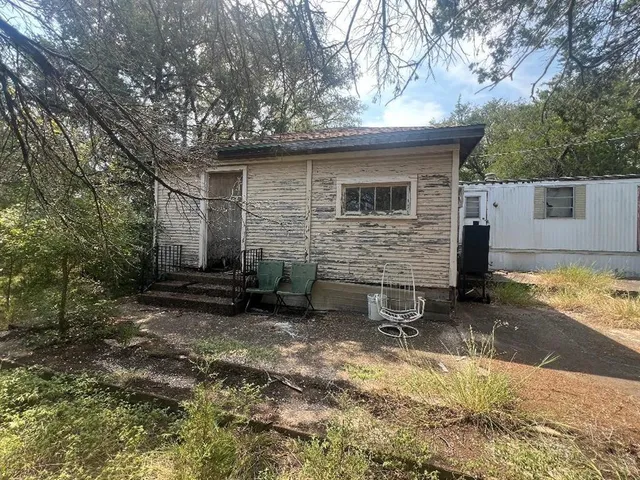 a view of a back yard of the house