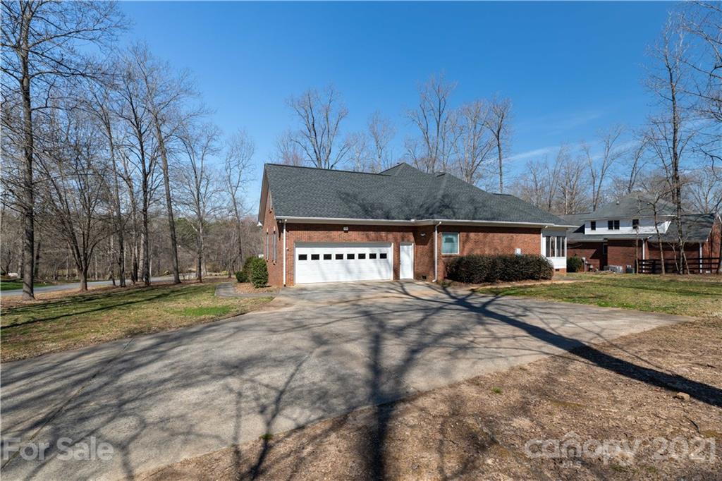 1765 Cricket Run Road York, SC 29745 - Photo 4 of 40 Gallery Image 4