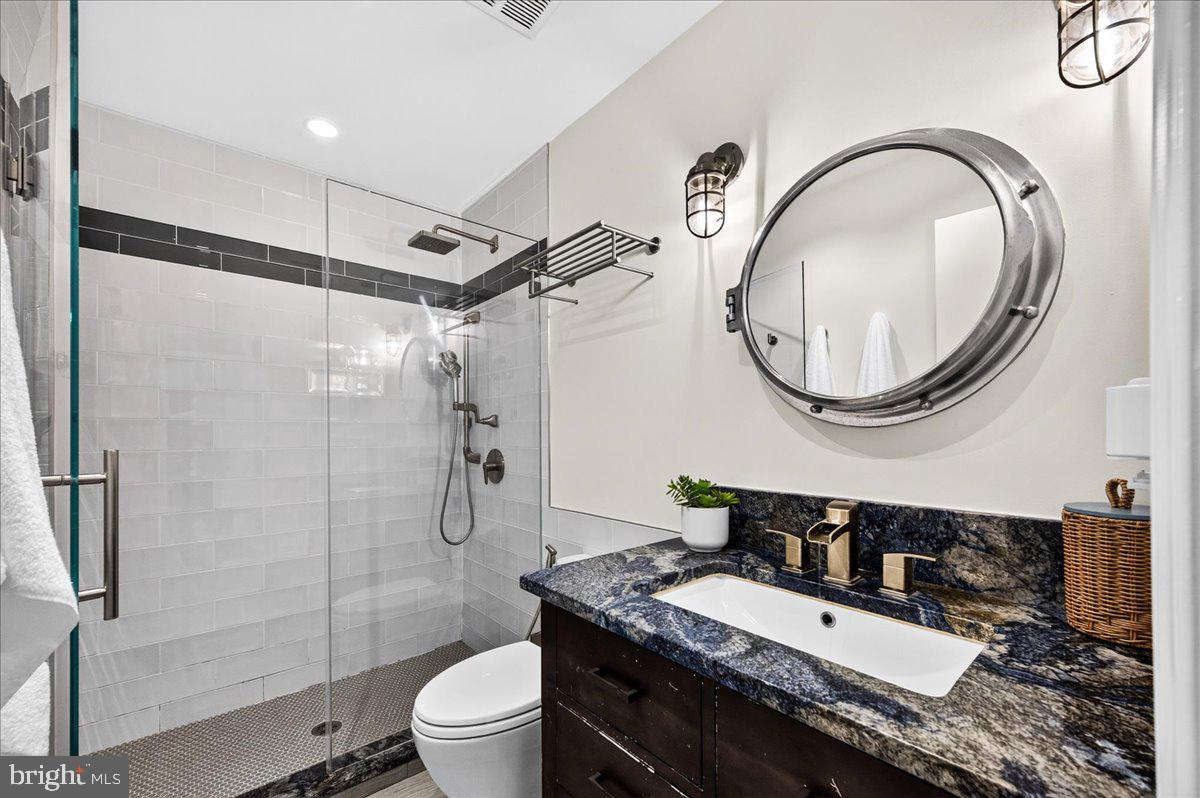 11057 Bishopsgate Court Reston, VA 20194 - Photo 38 of 72 Shared Hallway Full bath