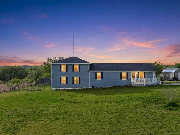 $249,900 | 104 County Road 412B, Lott, TX 76656