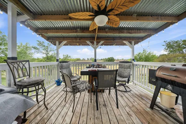 $249,900 | 104 County Road 412B, Lott, TX 76656