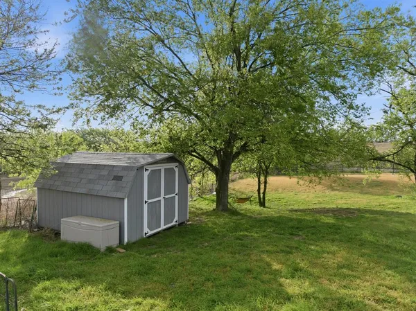 $249,900 | 104 County Road 412B, Lott, TX 76656