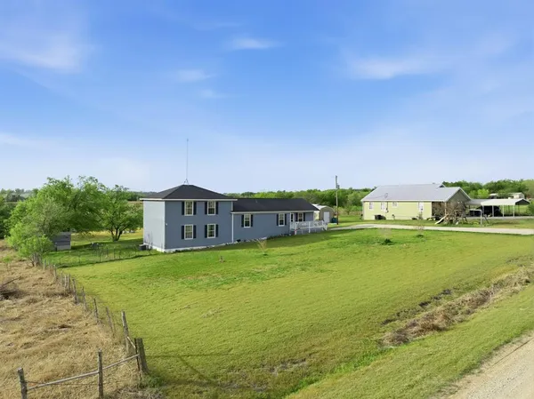 $249,900 | 104 County Road 412B, Lott, TX 76656