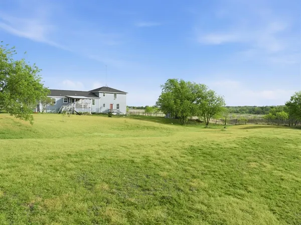 $249,900 | 104 County Road 412B, Lott, TX 76656