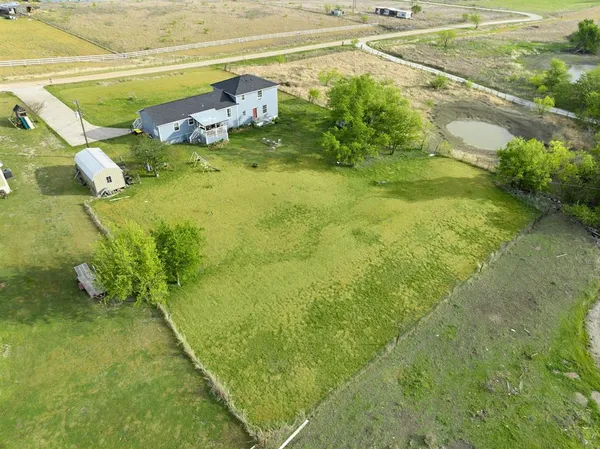 $249,900 | 104 County Road 412B, Lott, TX 76656
