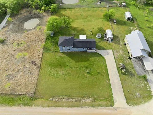 $249,900 | 104 County Road 412B, Lott, TX 76656