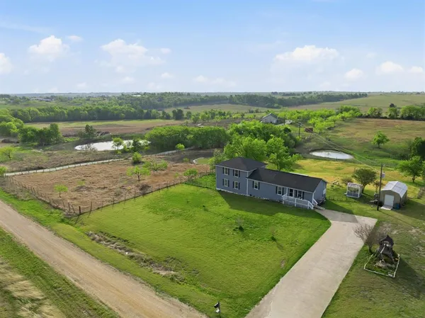$249,900 | 104 County Road 412B, Lott, TX 76656