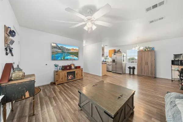 $249,900 | 104 County Road 412B, Lott, TX 76656