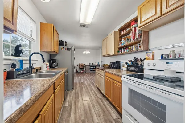 $249,900 | 104 County Road 412B, Lott, TX 76656