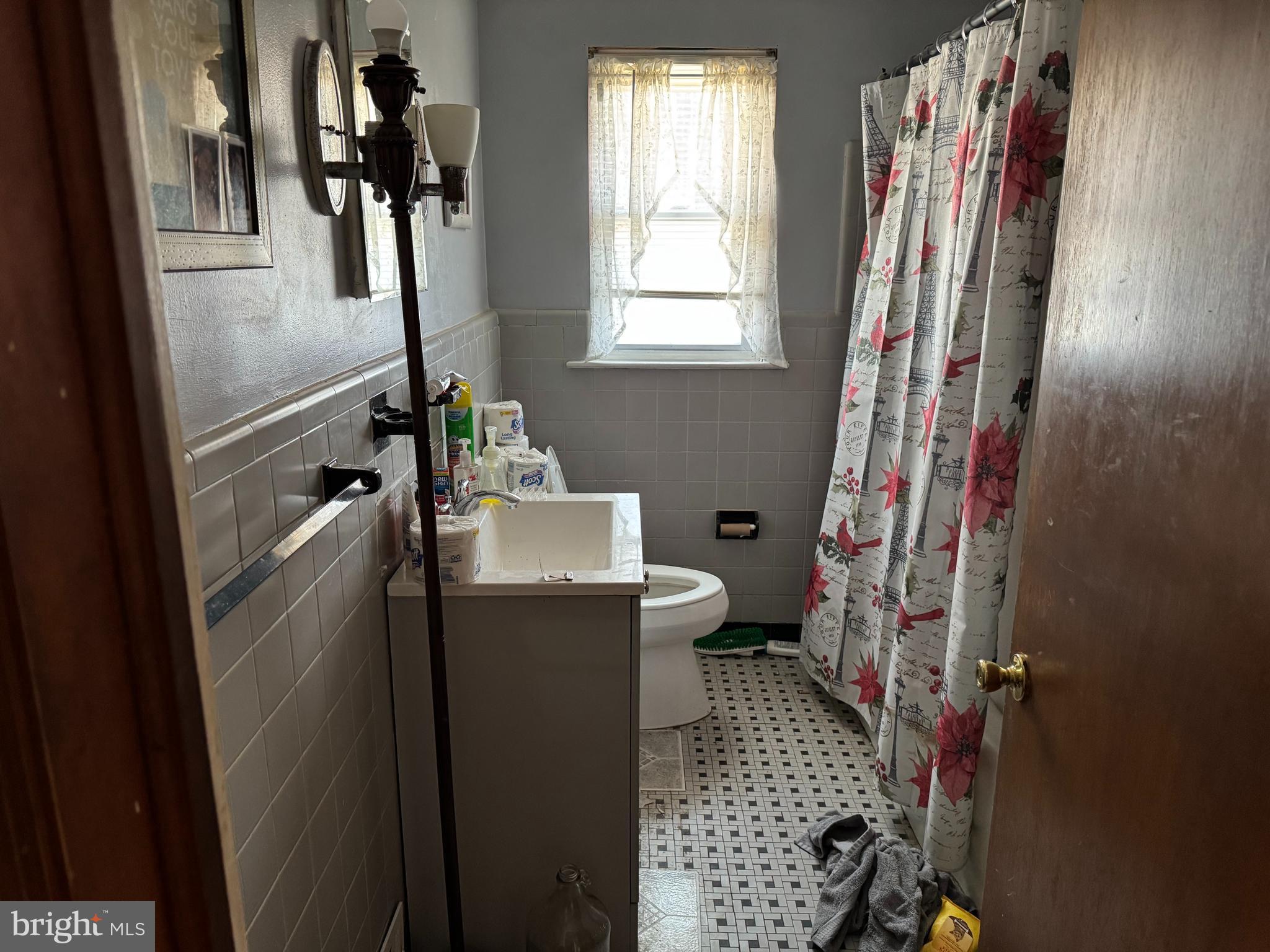 2355 Terwood Road Huntingdon Valley, PA 19006 - Photo 12 of 14 Full bath