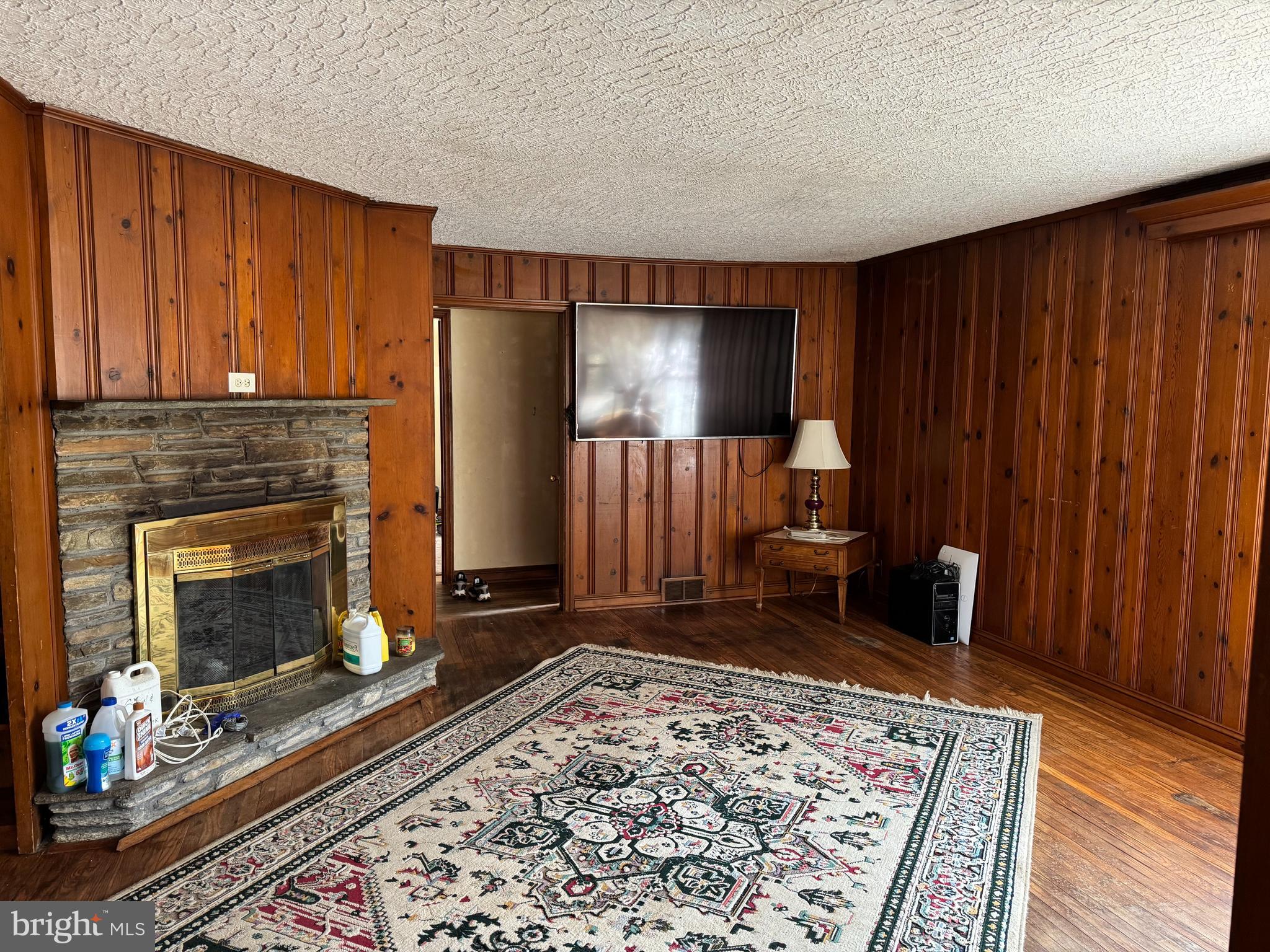 2355 Terwood Road Huntingdon Valley, PA 19006 - Photo 7 of 14 Living Room