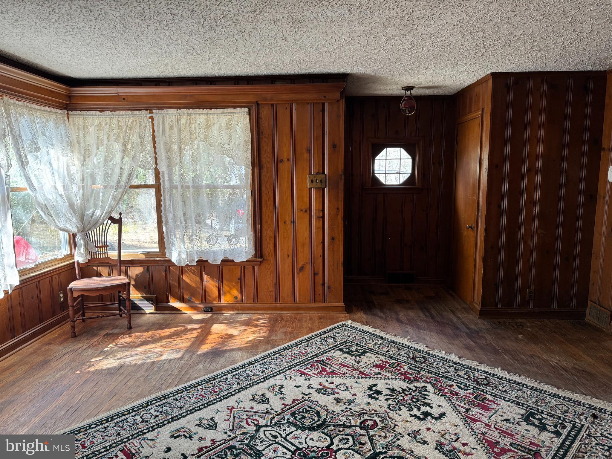 2355 Terwood Road Huntingdon Valley, PA 19006 - Photo 8 of 14 Living Room