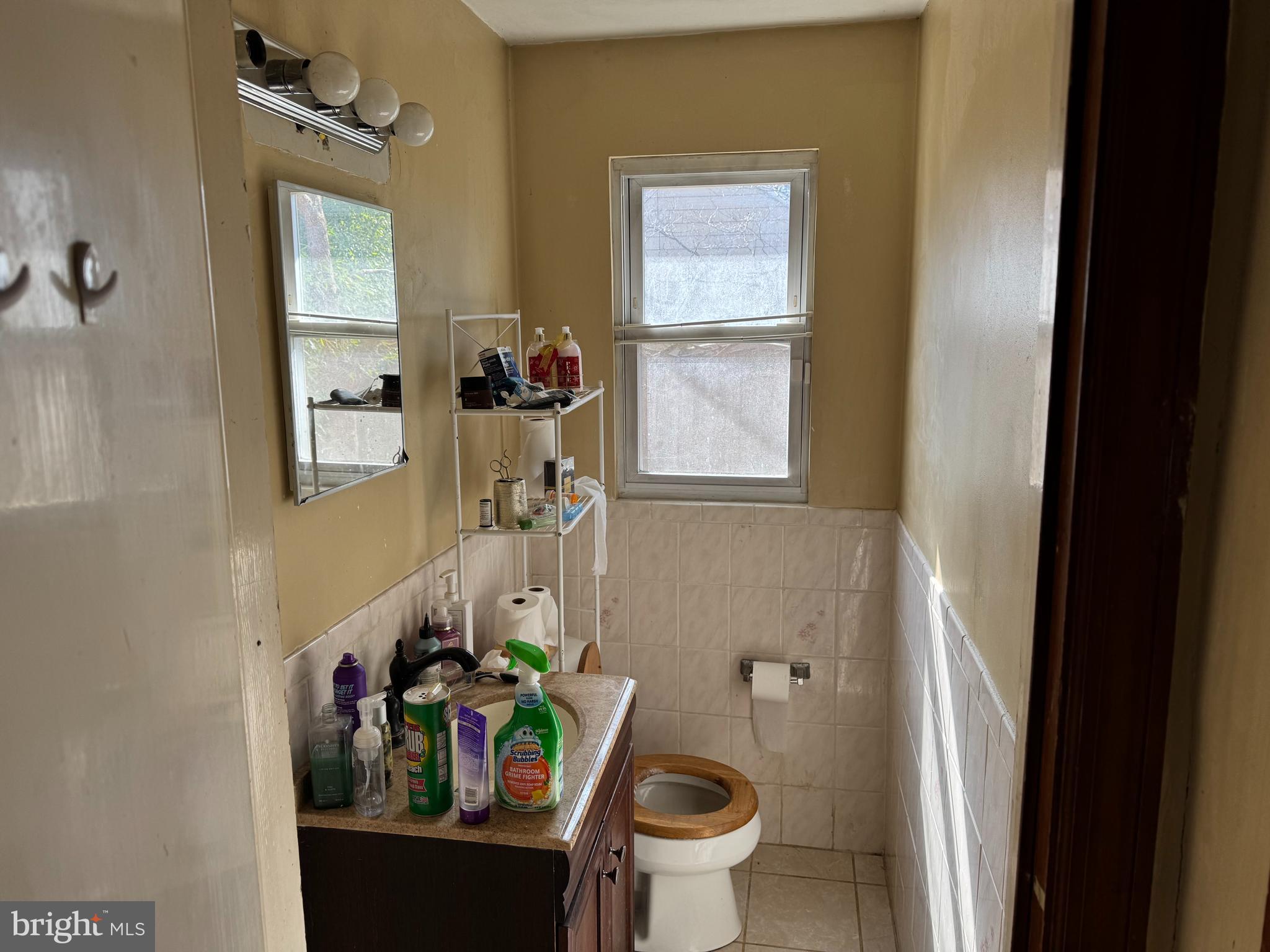 2355 Terwood Road Huntingdon Valley, PA 19006 - Photo 10 of 14 Half bath