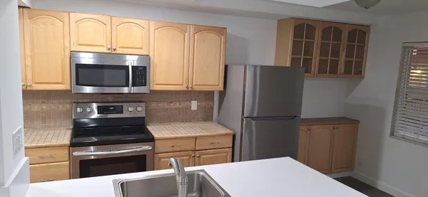 $2,300 | 640 Tennis Club Drive, Unit 307, Fort Lauderdale, FL 33311