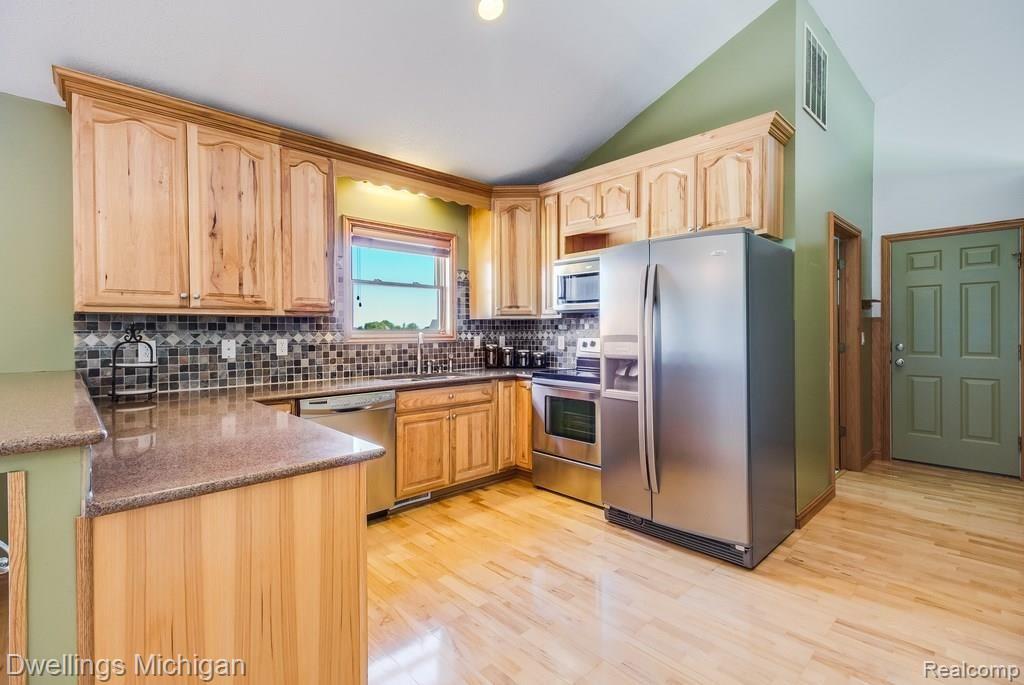 6041 Trombley Road Newport, MI 48166 - Photo 5 of 33 kitchen.jpg