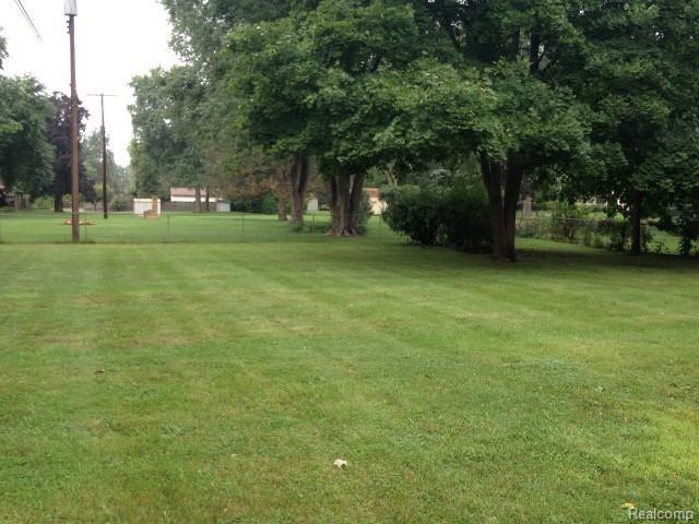 239 Booth Road Troy, MI 48085 - Photo 6 of 27 IMG_5592.jpg