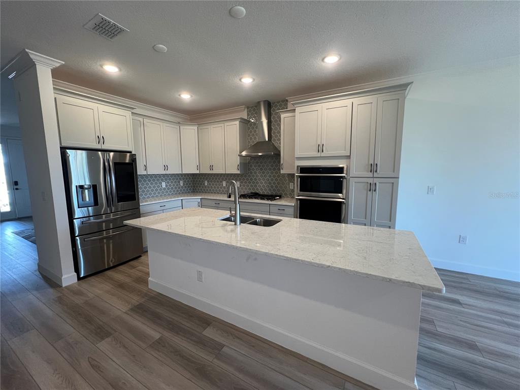 931 Signet Drive Apollo Beach, FL 33572 - Photo 2 of 17