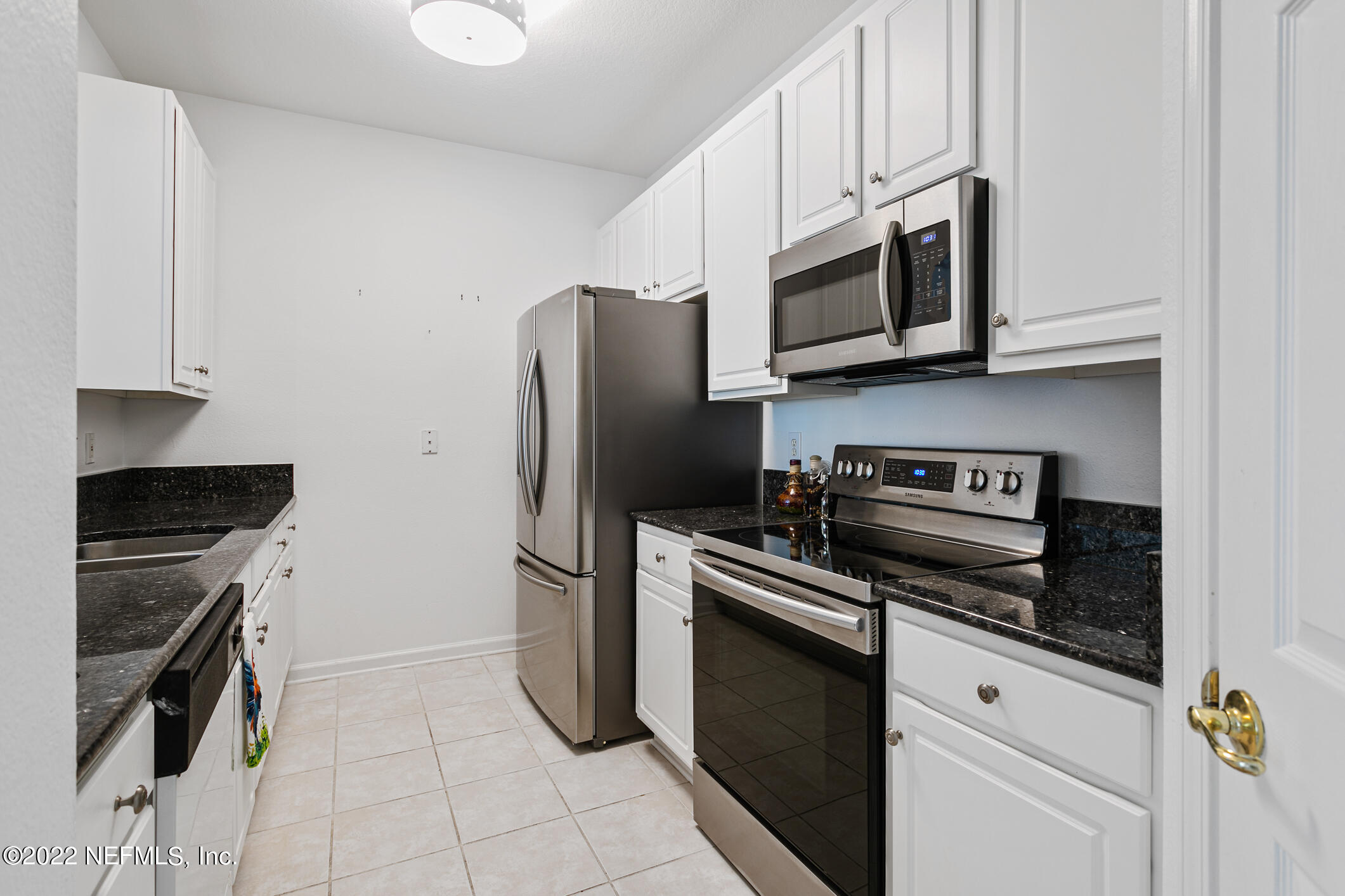 10550 Baymeadows Road, Unit 1019 Jacksonville, FL 32256 - Photo 4 of 36 Upgraded kitchen!