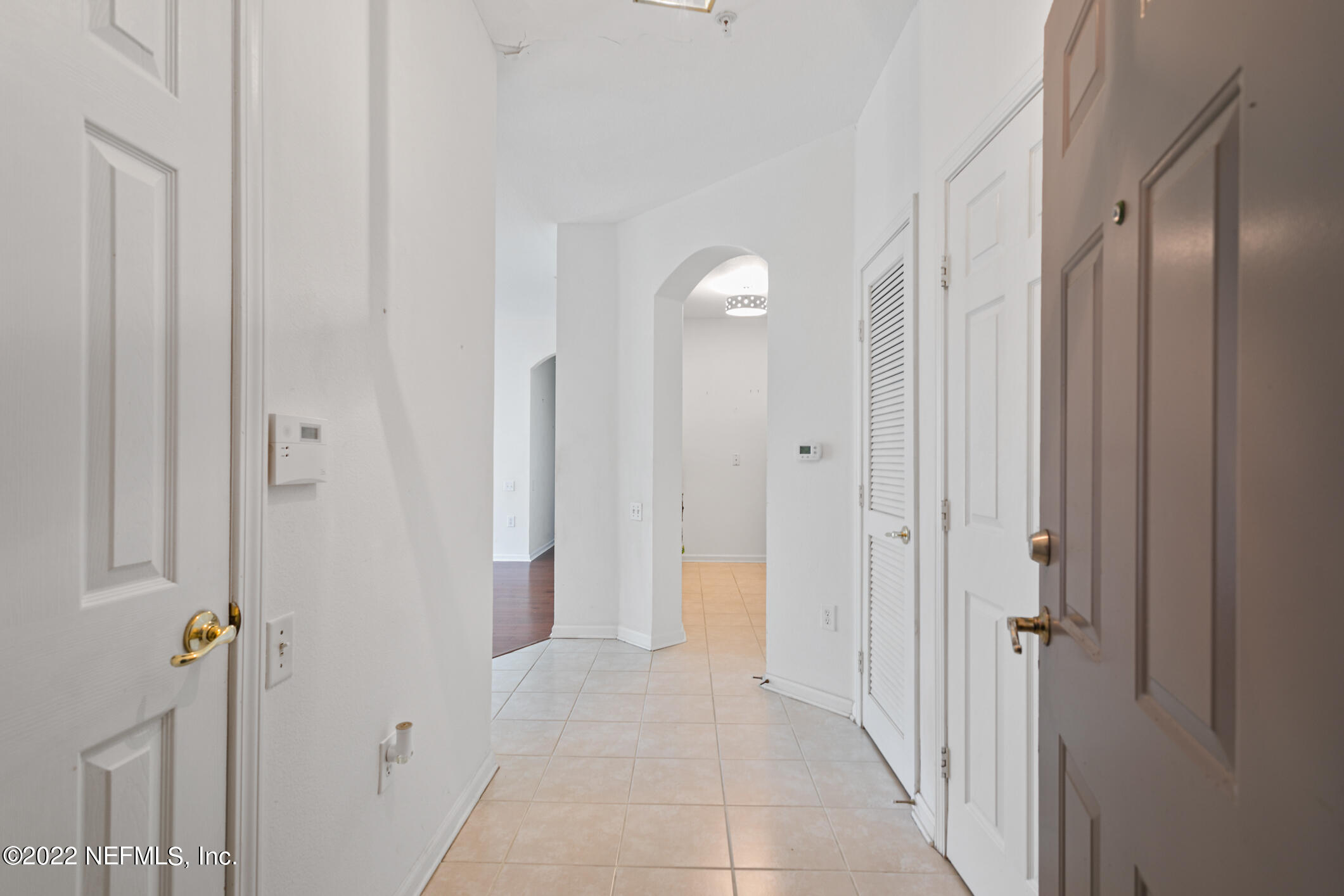10550 Baymeadows Road, Unit 1019 Jacksonville, FL 32256 - Photo 7 of 36 Foyer entry