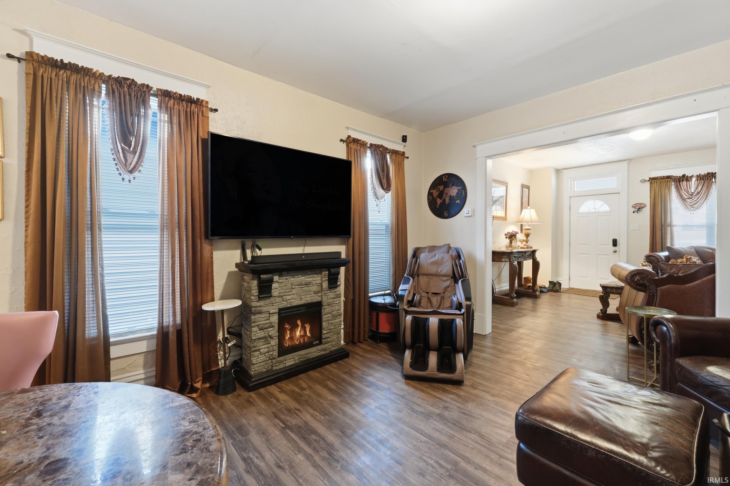 2414 South Wayne Avenue Fort Wayne, IN 46807 - Photo 4 of 36