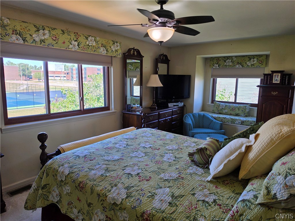 6147 Diffin Road Cicero, NY 13039 - Photo 21 of 45 Primary bedroom with window seat