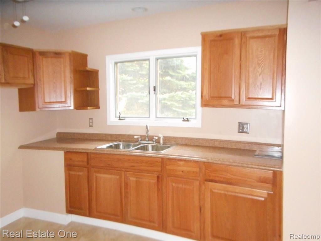 27485 Sibley Road Romulus, MI 48174 - Photo 26 of 54 DSCN2046.JPG