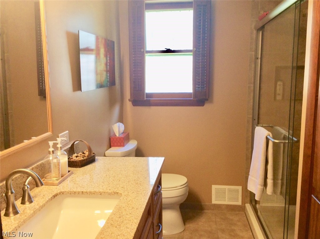 4468 Lyntz Road Warren, OH 44481 - Photo 25 of 30 Bathroom 2 (of 3) with walk in shower.