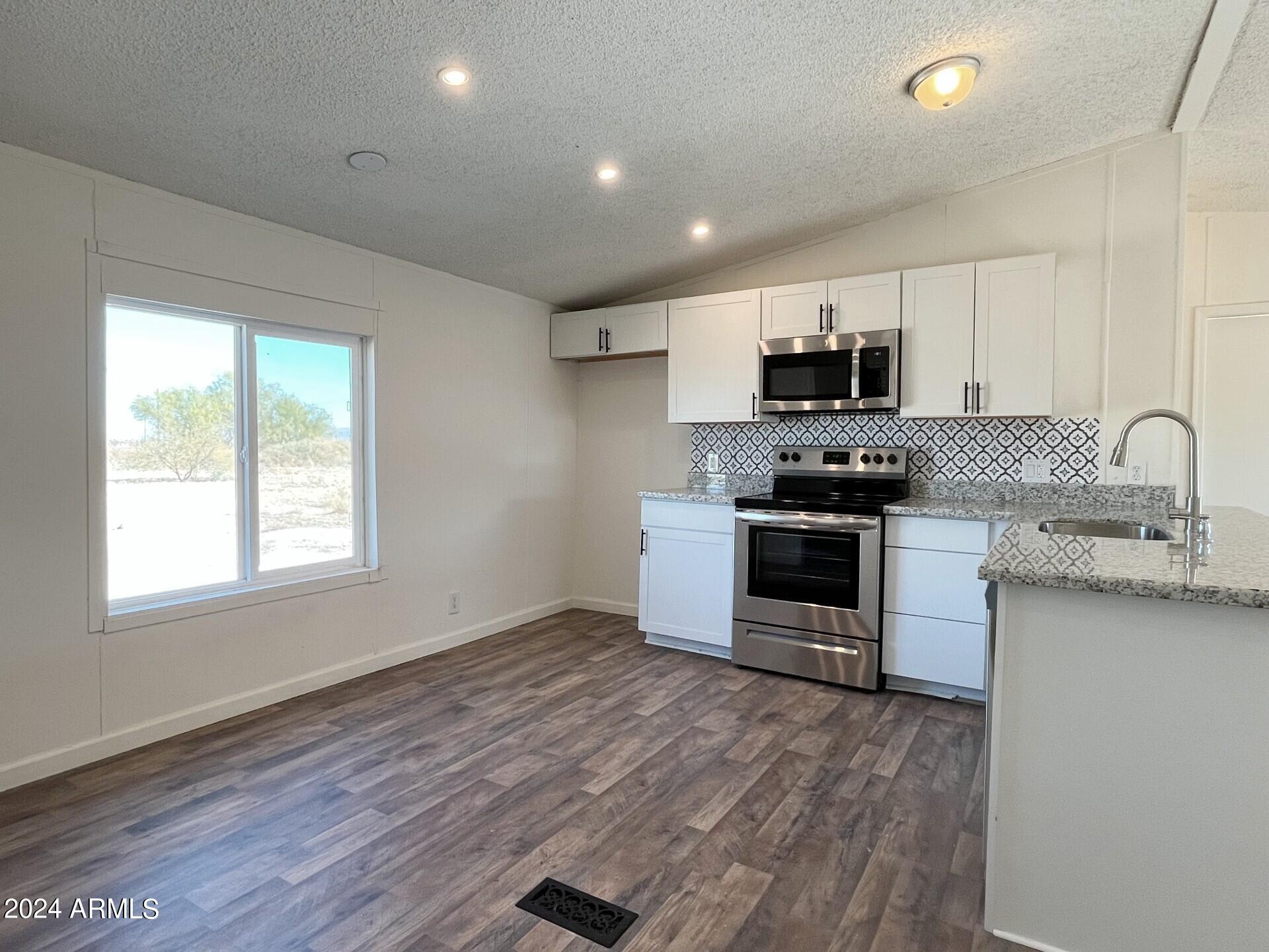 8410 South Johnson Road Buckeye, AZ 85326 - Photo 8 of 21 Kitchen