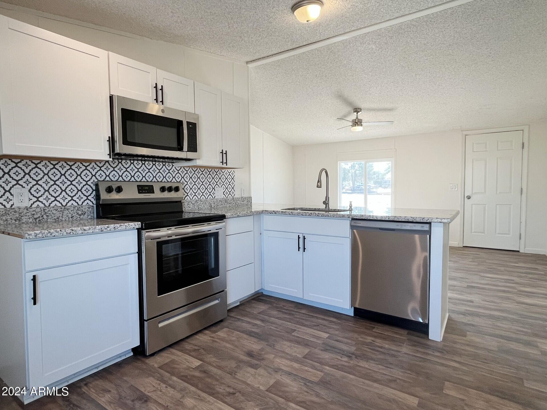 8410 South Johnson Road Buckeye, AZ 85326 - Photo 10 of 21 Kitchen
