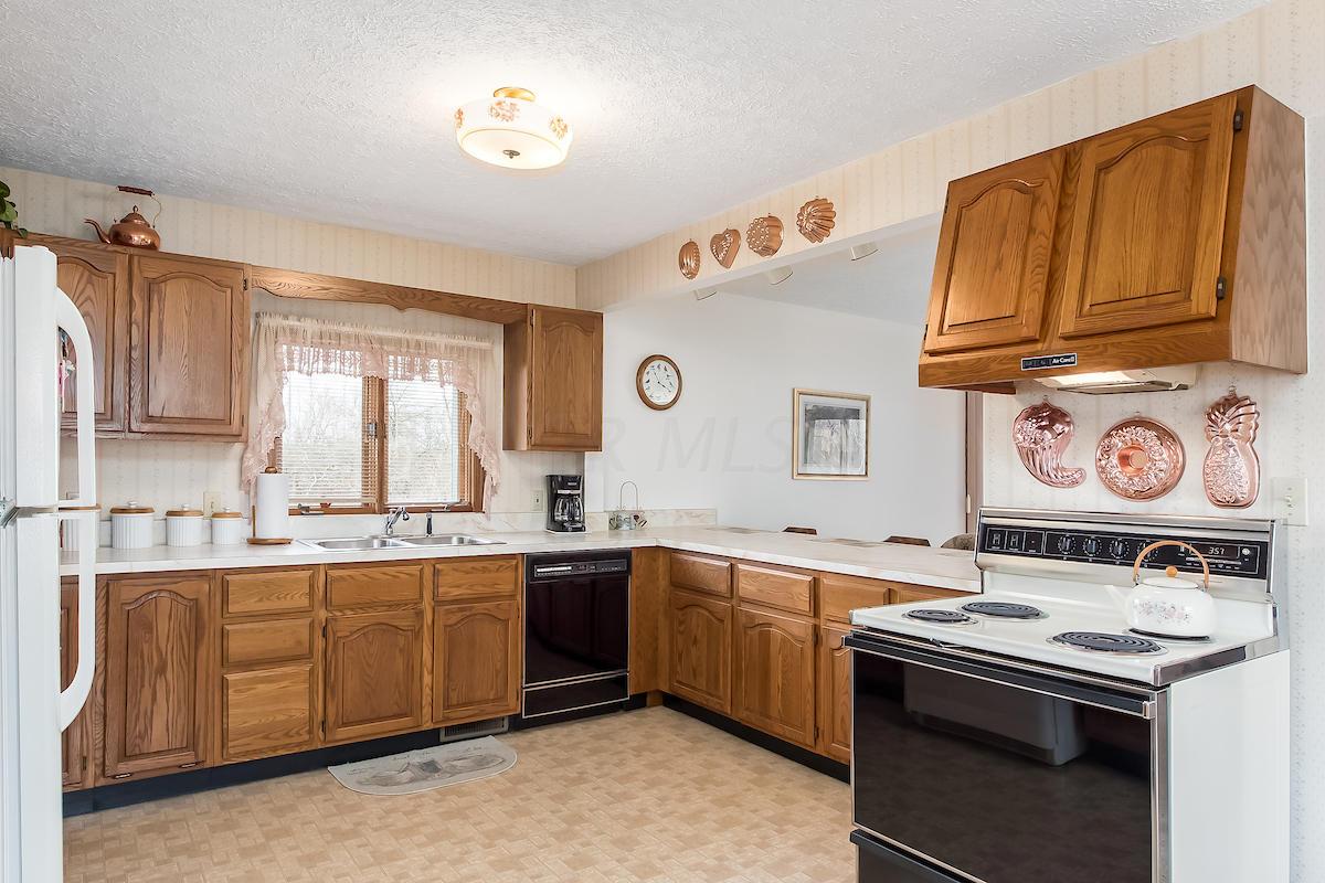 1422 Alton Road Galloway, OH 43119 - Photo 6 of 32 Gallery Image 6