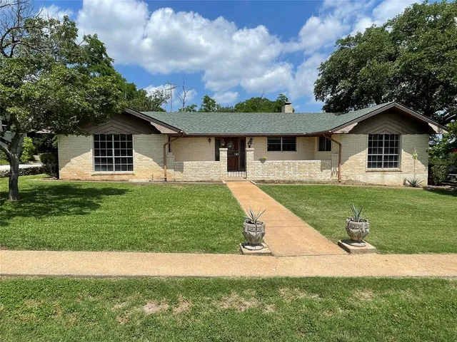 a house view with a outdoor space