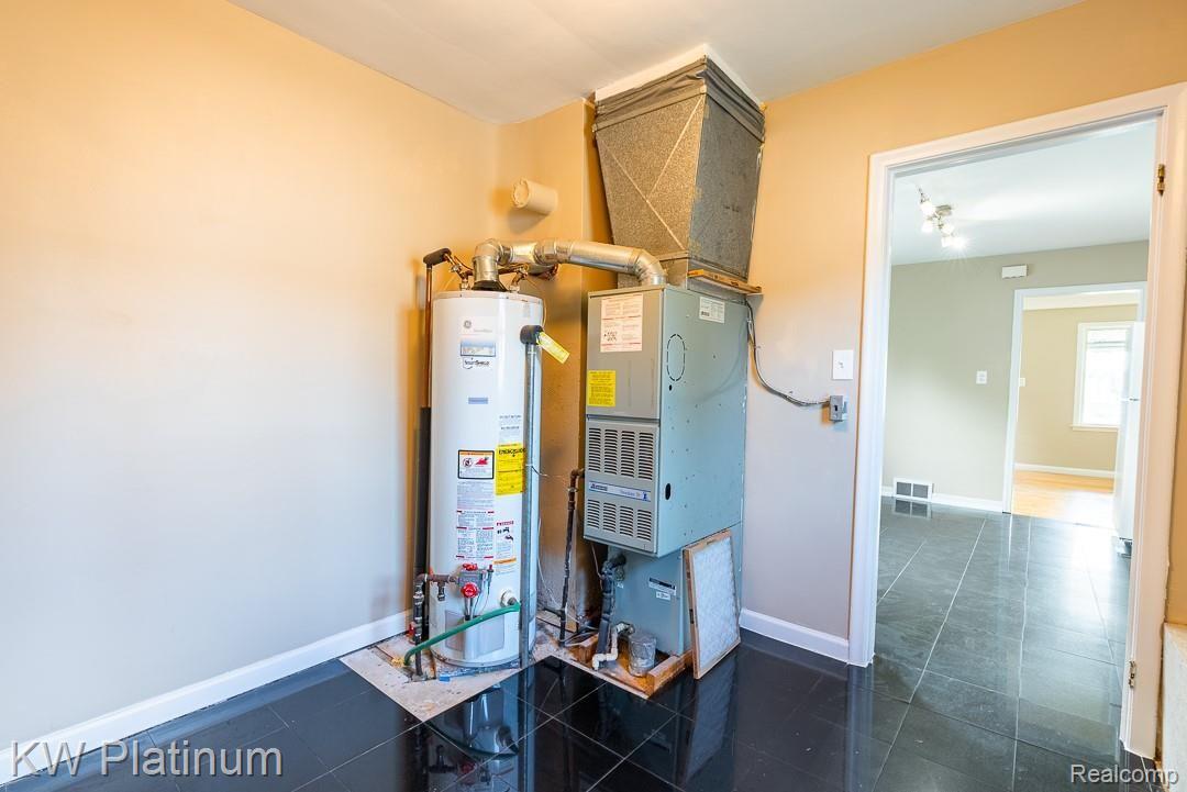 8428 Helen Street Center Line, MI 48015 - Photo 16 of 25 8428 Helen-15.jpg