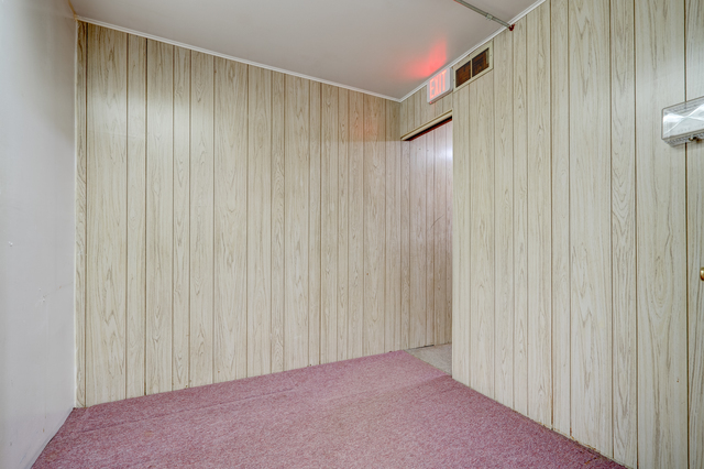 6905 Cermak Road Berwyn, IL 60402 - Photo 23 of 29 a view of hallway with shower