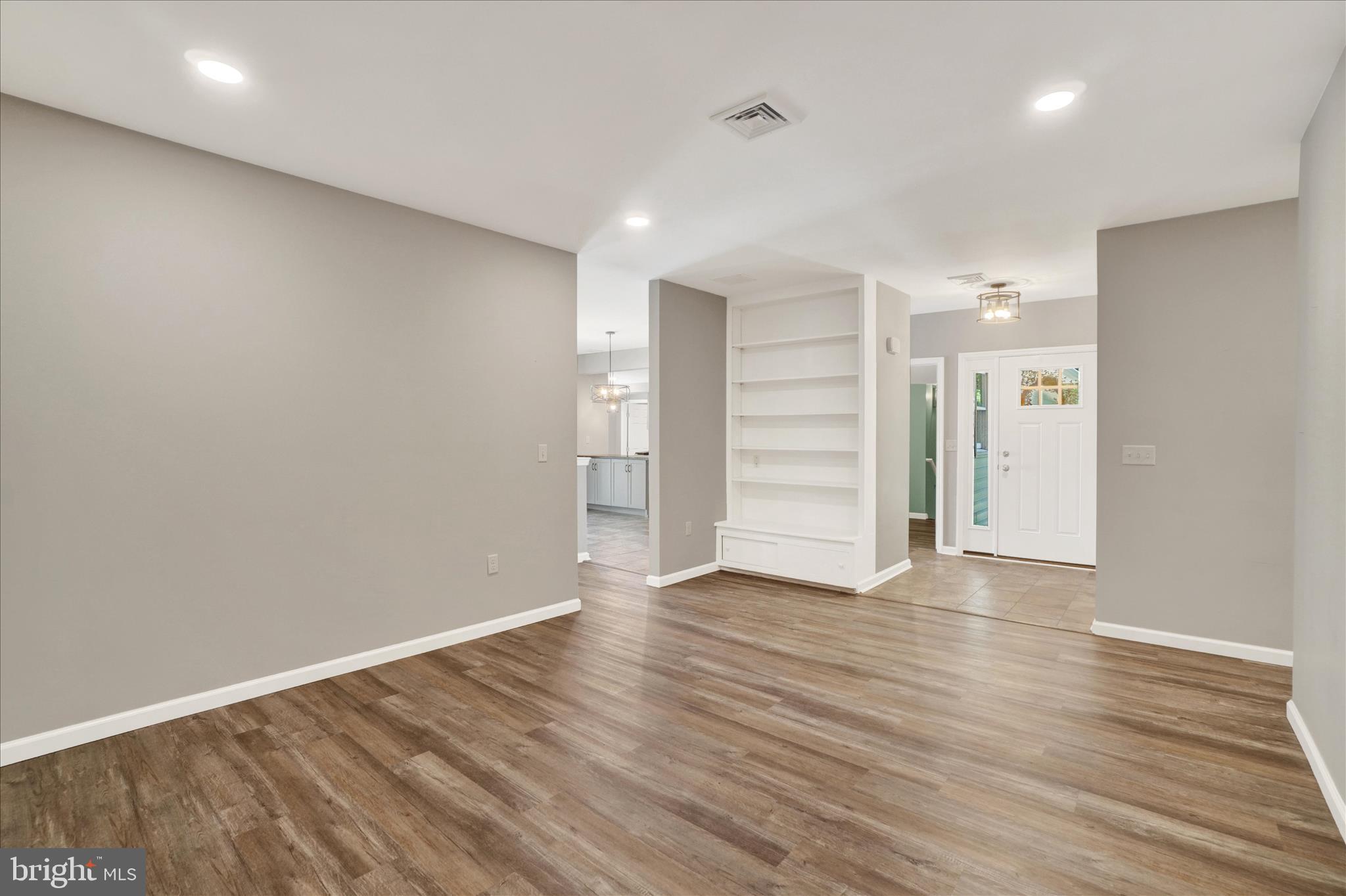 1542 Bonbar Road York, PA 17403 - Photo 8 of 33
