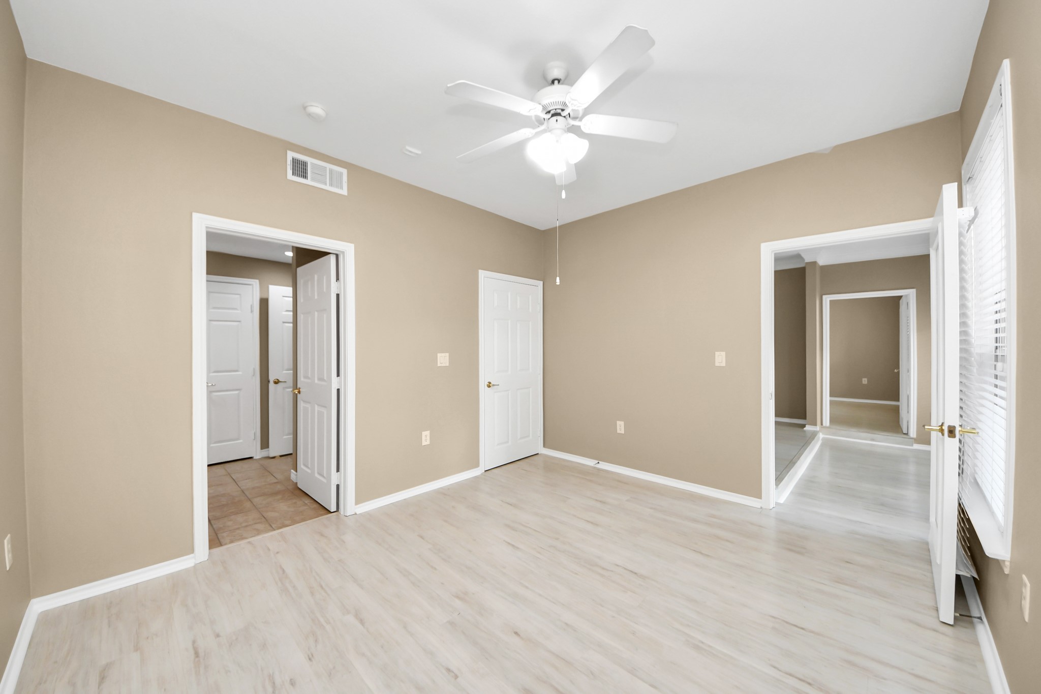 2400 McCue Road, Unit 333 Houston, TX 77056 - Photo 25 of 49 2nd bedroom