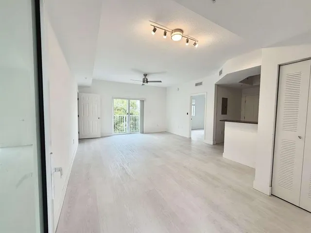 a view of a big room with closet and windows