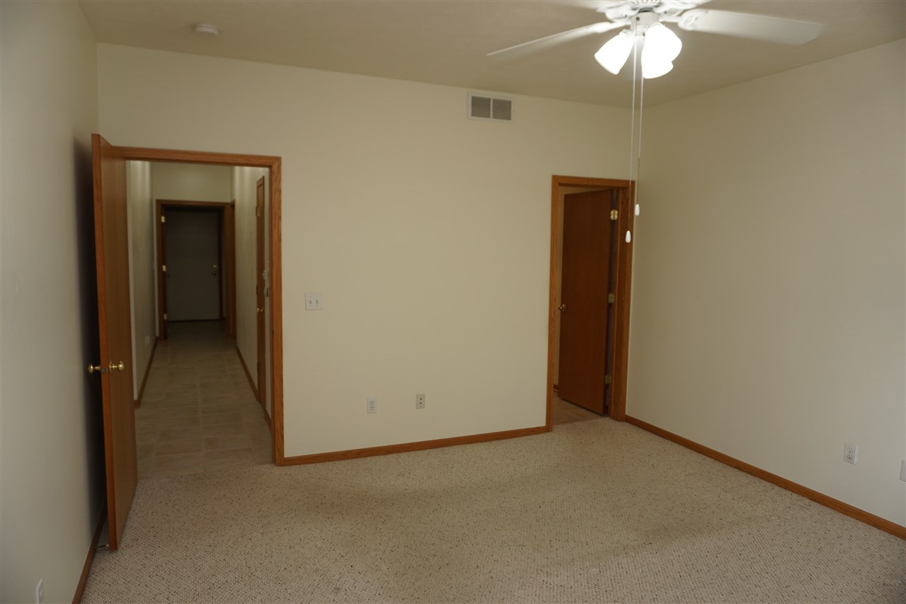 5985 Fox Basin Road Rockford, IL 61108 - Photo 9 of 24 Gallery Image 9